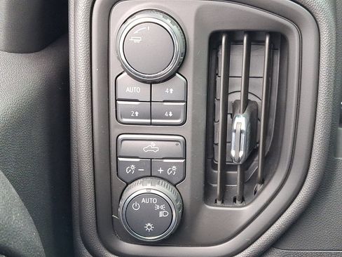 Used 2023 Chevrolet Silverado 1500 Custom Trail Boss w/ 2.7L Blackout Package image 21