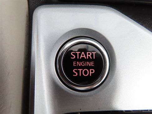 Used 2025 Nissan Altima 2.5 SV FWD image 18