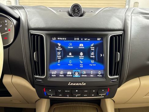 Used 2018 Maserati Levante GranLusso AWD/4WD image 19