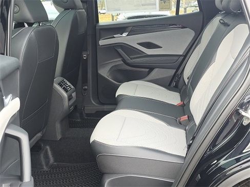 New 2026 Volkswagen Tiguan SE R-Line image 10