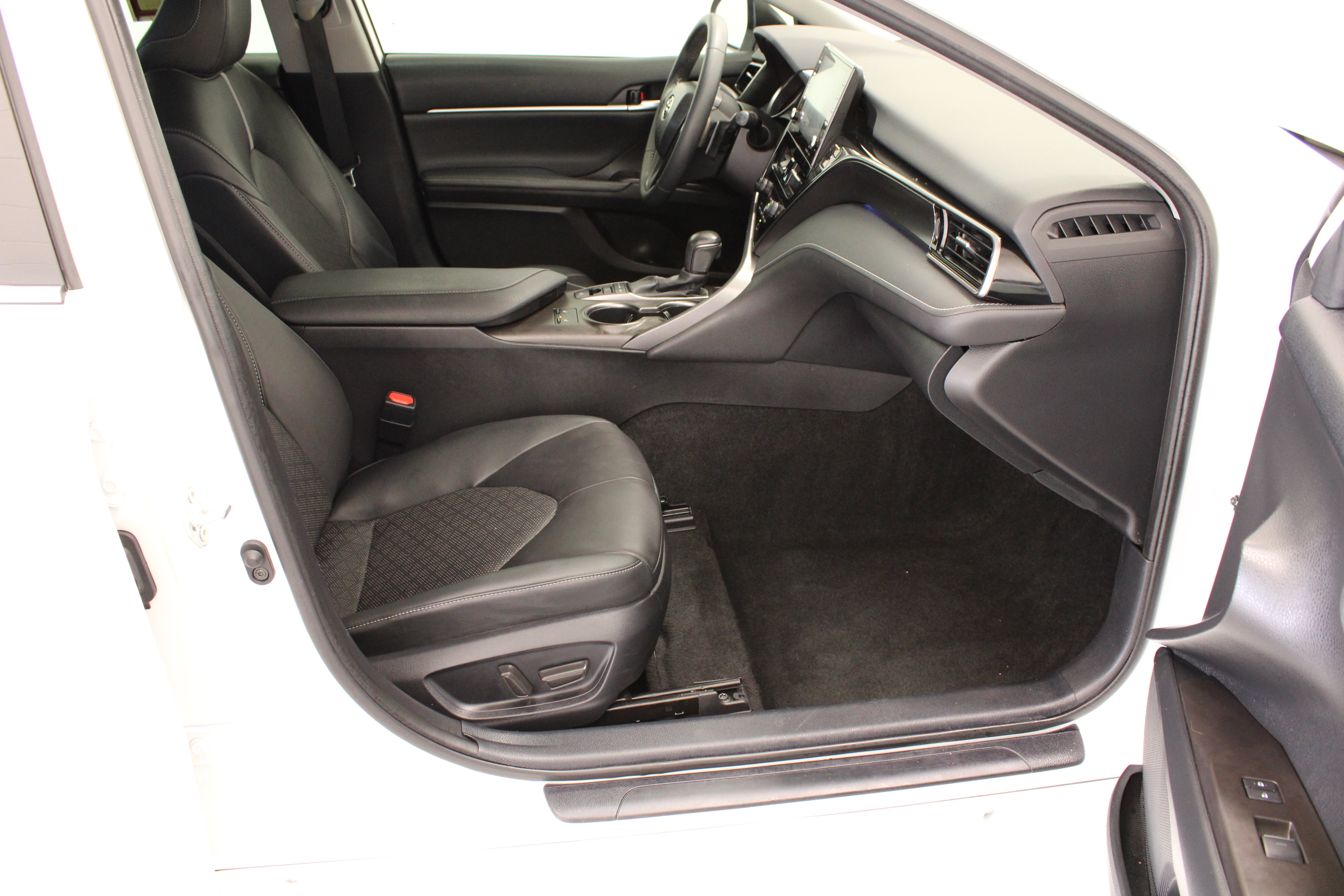 Used 2023 Toyota Camry XSE FWD image 37