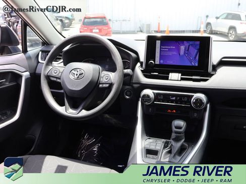 Used 2025 Toyota RAV4 XLE AWD/4WD image 13