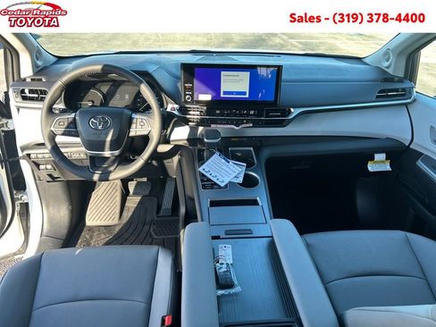 New 2026 Toyota Sienna XLE image 11