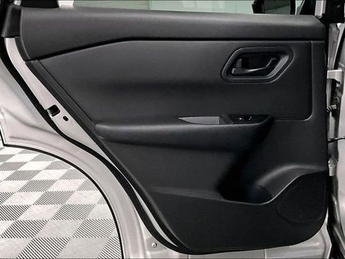 Used 2024 Nissan Rogue S image 21