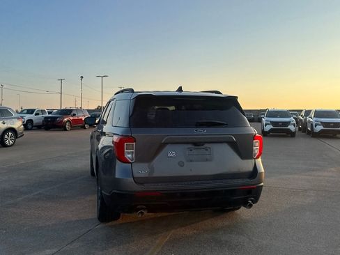 Used 2021 Ford Explorer XLT w/ Equipment Group 202A RWD image 18