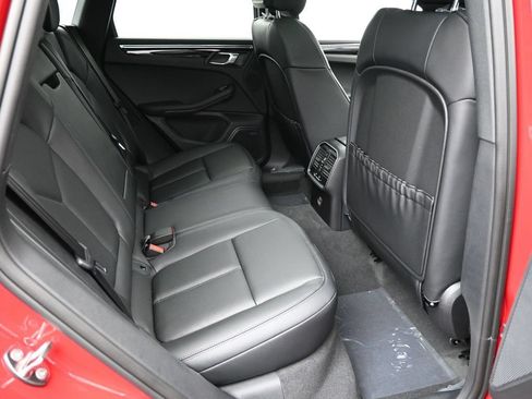 Certified 2025 Porsche Macan AWD/4WD image 10
