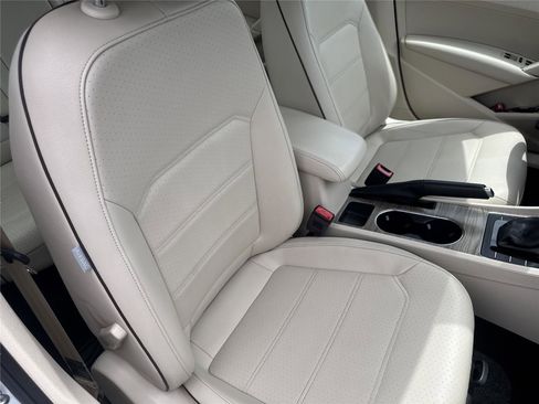 Used 2018 Volkswagen Passat 2.0T SE w/ SE Lighting Package FWD image 34