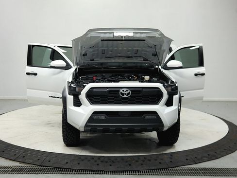 Used 2024 Toyota Tacoma TRD Off-Road w/ TRD Off Road Upgrade Package AWD/4WD image 11