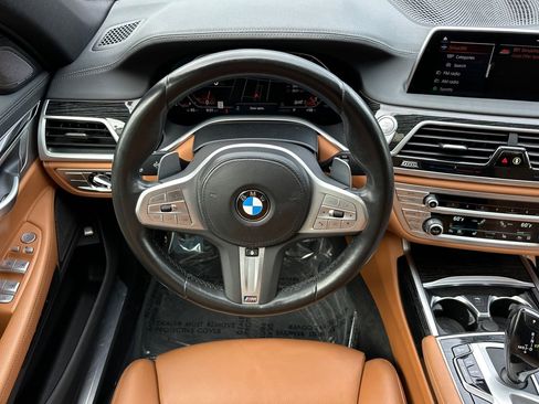 Used 2022 BMW 740i w/ M Sport Package image 28