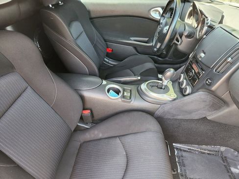 Used 2010 Nissan 370Z Roadster RWD image 5