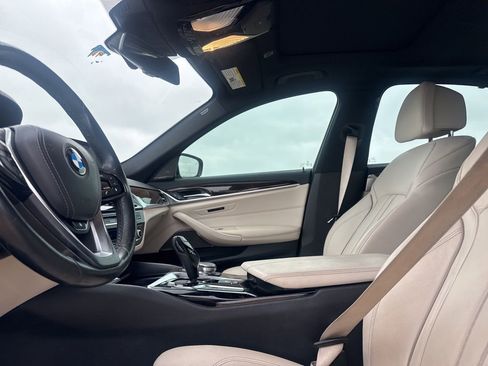 Used 2019 BMW 530e w/ Premium Package RWD image 38