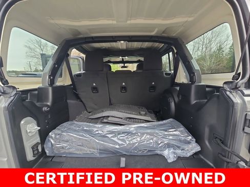 Used 2022 Jeep Wrangler Unlimited Sahara w/ Cold Weather Group image 13