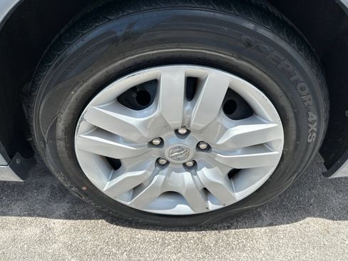 Used 2010 Nissan Altima 2.5 S FWD image 9