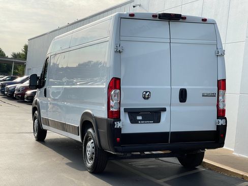 Used 2023 RAM ProMaster 2500 w/ Convenience Group FWD image 5