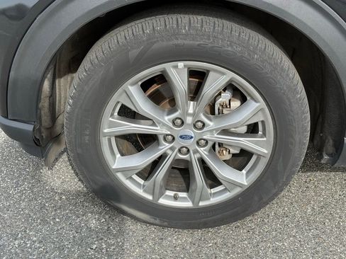 Used 2023 Ford Explorer Limited image 11