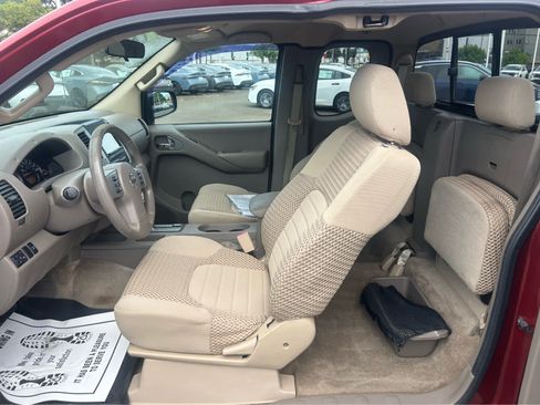 Used 2013 Nissan Frontier SV RWD image 9