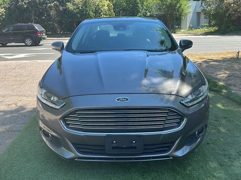 Used 2013 Ford Fusion SE image 2
