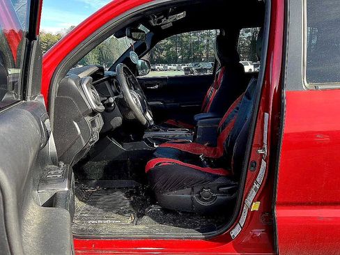 Used 2019 Toyota Tacoma TRD Off-Road image 14