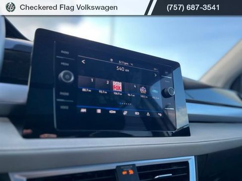 Used 2025 Volkswagen Taos SE FWD image 36