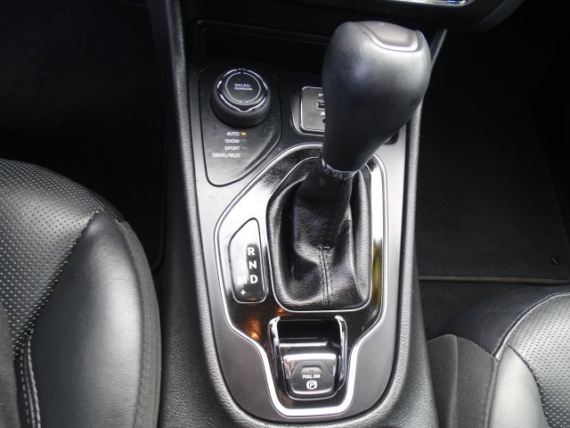 Used 2019 Jeep Cherokee Limited AWD/4WD image 12