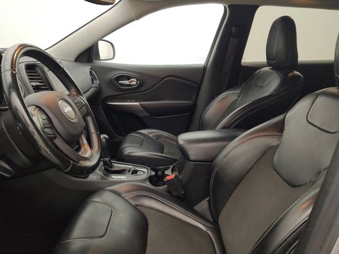 Used 2019 Jeep Cherokee Latitude Plus w/ Comfort/Convenience Group image 17