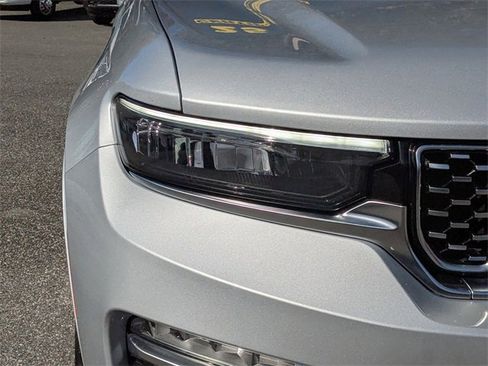 Certified 2025 Jeep Grand Cherokee Summit image 9