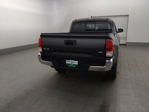 Used 2016 Toyota Tacoma SR5 w/ SR5 Appearance Package (SN) AWD/4WD image 7