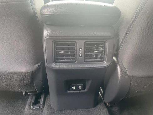 Used 2021 Toyota RAV4 XLE AWD/4WD image 16