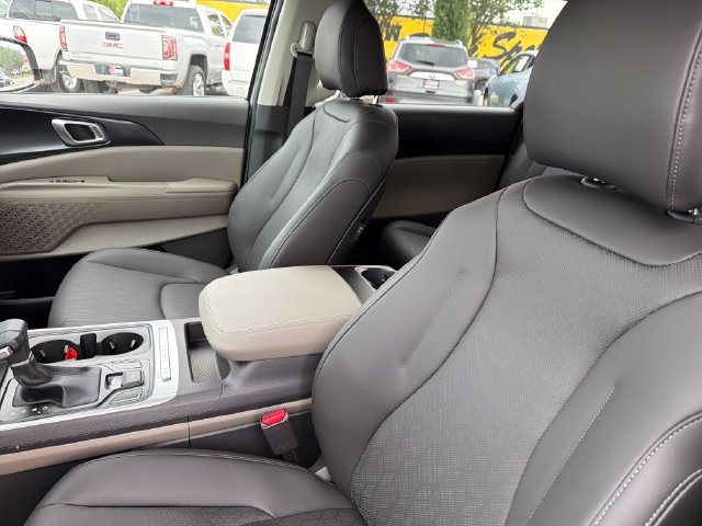 New 2027 Kia Carnival FWD image 17