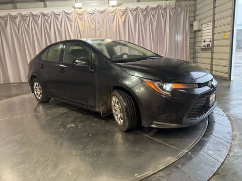 Used 2020 Toyota Corolla LE image 3