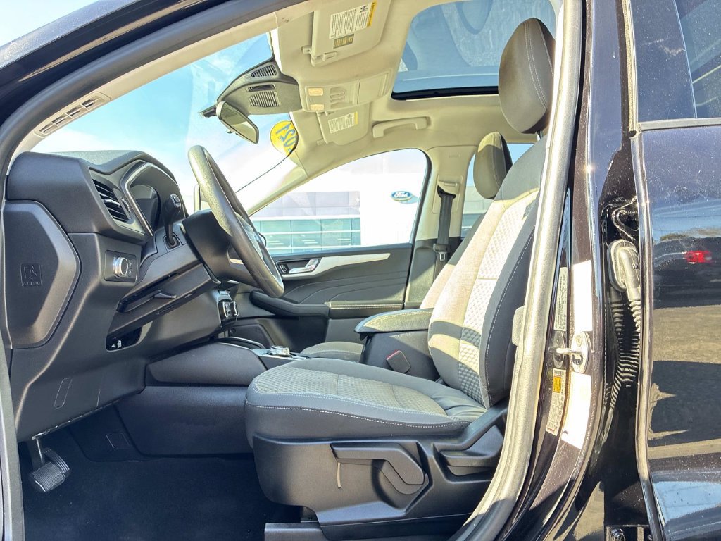 Certified 2021 Ford Escape SE w/ SE Sport Appearance Package AWD/4WD image 21