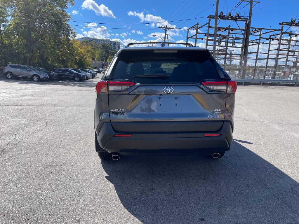 Used 2020 Toyota RAV4 XLE w/ Convenience Package AWD/4WD image 4