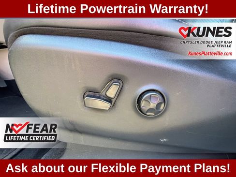 Used 2023 Chrysler Pacifica Touring-L FWD image 50