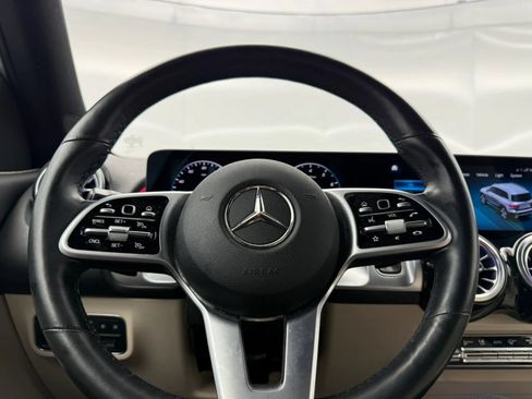Used 2022 Mercedes-Benz GLB 250 4MATIC image 31