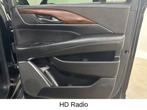 Used 2018 Cadillac Escalade ESV Luxury AWD/4WD image 22