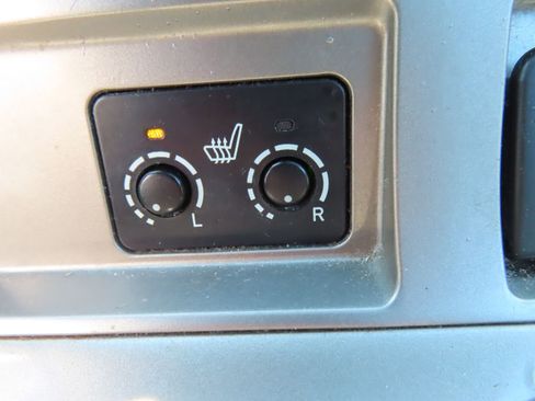 Used 2013 Toyota Highlander SE image 25