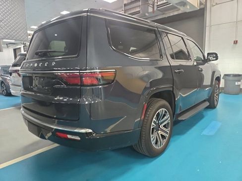 Used 2023 Jeep Wagoneer Base w/ Premium Group I image 5