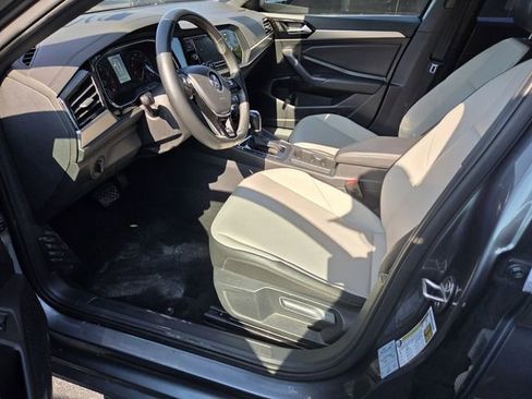Used 2019 Volkswagen Jetta R-Line FWD image 6