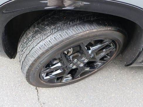 Used 2024 Chevrolet Traverse RS AWD/4WD image 44
