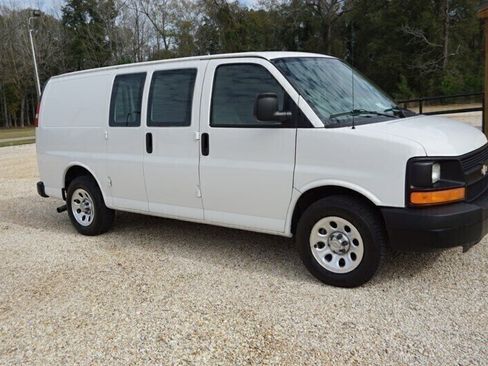 Used 2010 Chevrolet Express 1500 RWD image 16