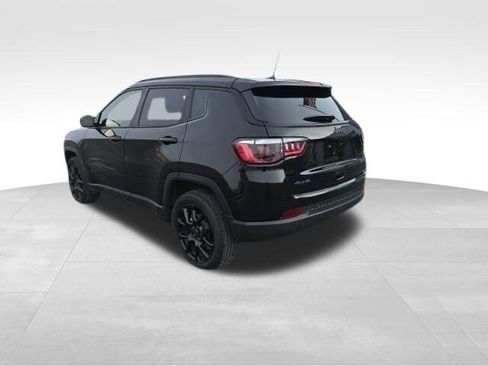 Used 2025 Jeep Compass Latitude w/ Altitude Special Edition AWD/4WD image 3