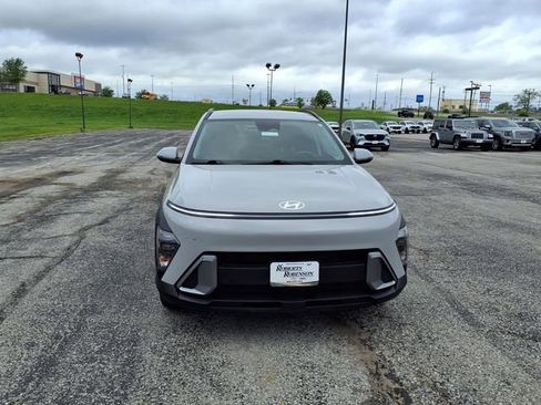 Used 2025 Hyundai Kona SEL FWD image 3