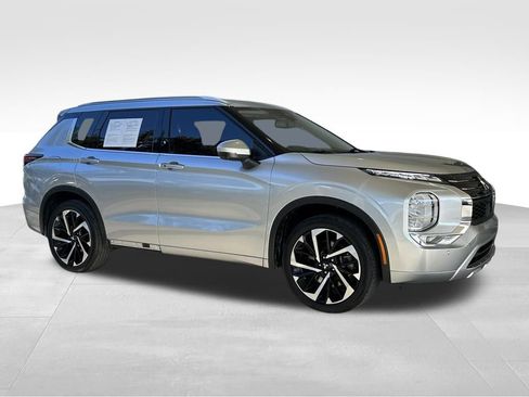 Used 2022 Mitsubishi Outlander SEL image 3