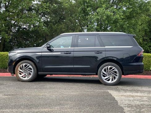 Used 2025 Lincoln Navigator Reserve AWD/4WD image 14