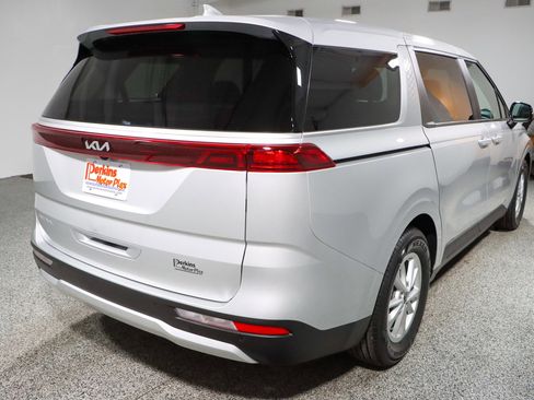 Used 2023 Kia Carnival LX image 7