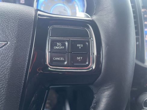Used 2014 Chrysler 300 S w/ Luxury Group image 22