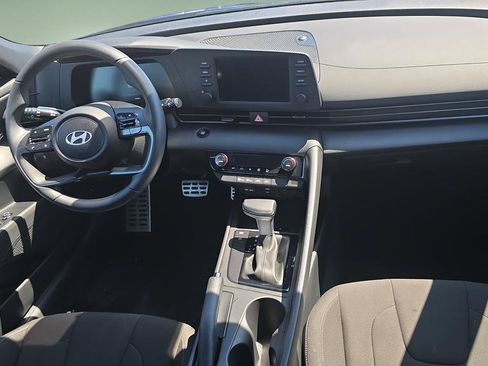 Certified 2025 Hyundai Elantra Sport FWD image 11