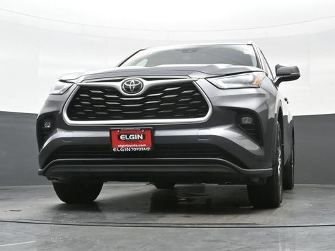 Used 2024 Toyota Highlander XLE AWD/4WD image 28
