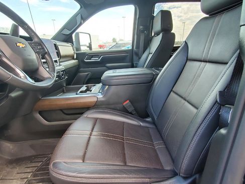 Used 2025 Chevrolet Silverado 2500 High Country w/ Technology Package image 3