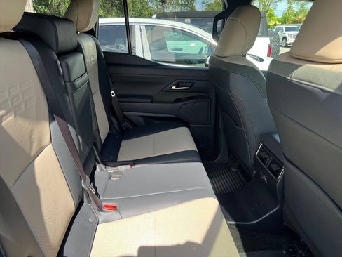 Used 2024 Lexus GX 550 AWD/4WD image 9